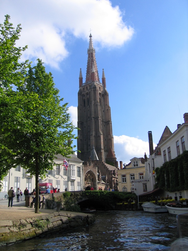 Touring Brugge by canal boat